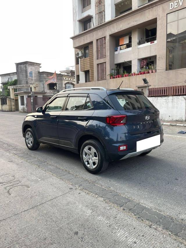 https://images10.gaadi.com/usedcar_image/4586014/original/processed_446ea99b18dca9043b0f5534494c7105.jpg?imwidth=6402