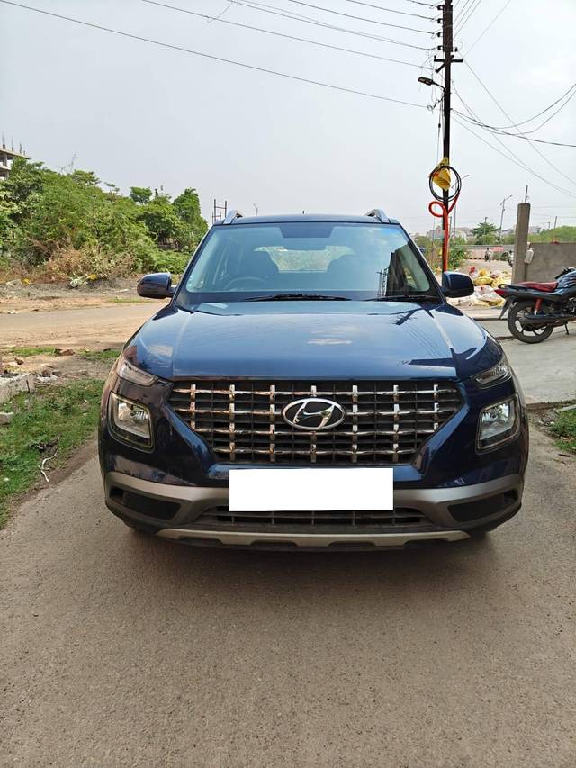 https://images10.gaadi.com/usedcar_image/4586014/original/processed_d0a240f5cd1d3bdb637a1559b40d3c27.jpg?imwidth=6402