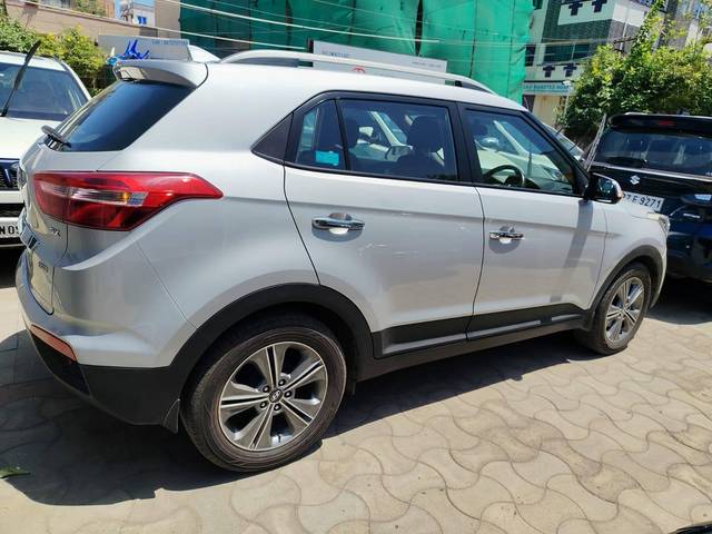 https://images10.gaadi.com/usedcar_image/4586019/original/processed_afd92fbdc8c2878e9af794e3309d1c9c.jpg?imwidth=6402