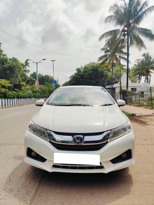https://images10.gaadi.com/usedcar_image/4586022/original/processed_5765227fc30e696e7ba09527b224826c.jpg?imwidth=6400