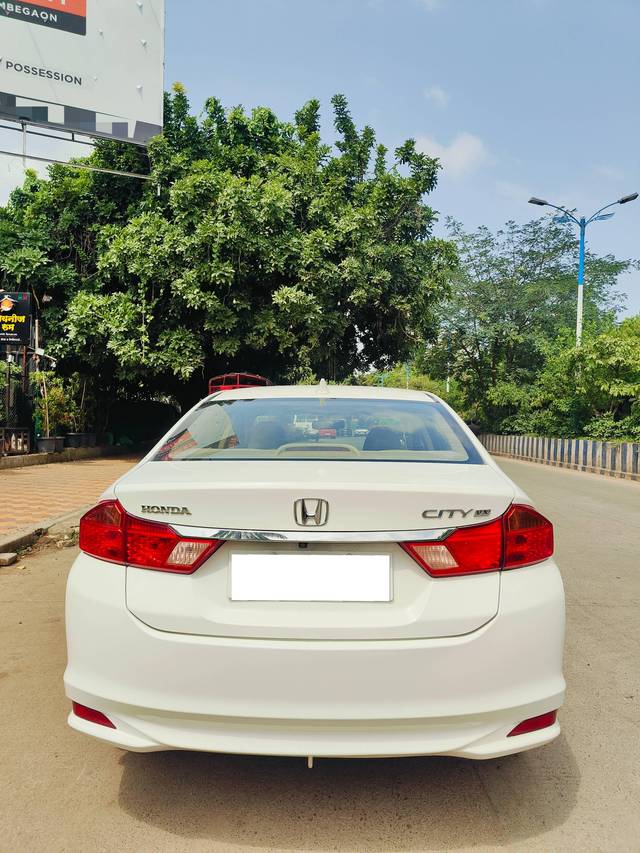 https://images10.gaadi.com/usedcar_image/4586022/original/processed_78c1c47901e41ffc13c4e18653ffcfa6.jpg?imwidth=6401