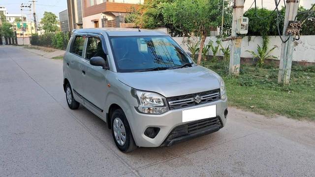 https://images10.gaadi.com/usedcar_image/4586026/original/processed_a9652a2e4f9ef636fbeea2c43b37a64e.jpg?imwidth=6400
