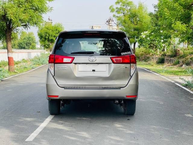 https://images10.gaadi.com/usedcar_image/4586038/original/processed_848a53a2-c1b9-4d2f-a638-2366bd755c94.jpg?imwidth=6402