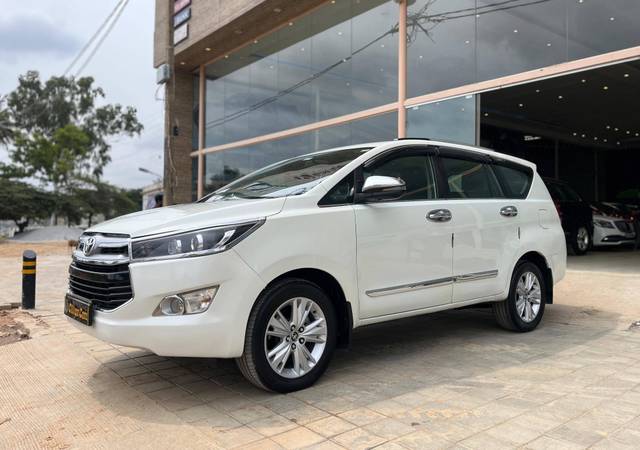 https://images10.gaadi.com/usedcar_image/4586071/original/processed_ea1faaac84ca5db1e4e24f39b093478e.jpg?imwidth=6400