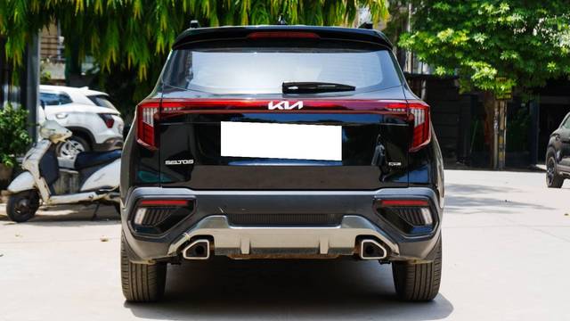 https://images10.gaadi.com/usedcar_image/4586078/original/processed_7b27a8b82b8fba00bf596049ed1e7d00.jpeg?imwidth=6401