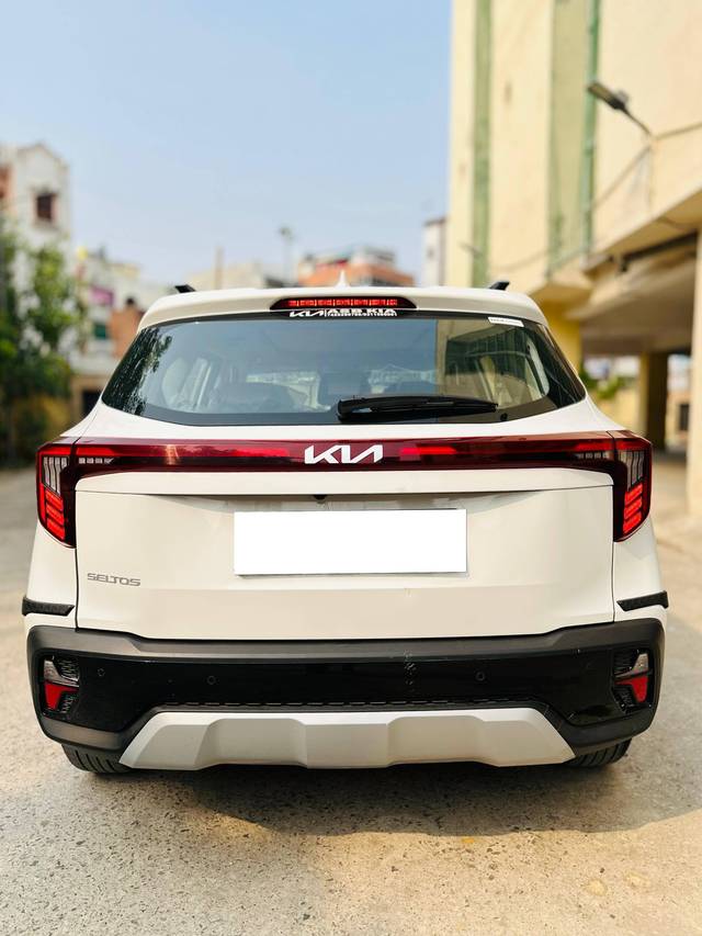 https://images10.gaadi.com/usedcar_image/4586083/original/processed_d878850e452ceb55e7dbb1cf5138b90d.jpg?imwidth=6402