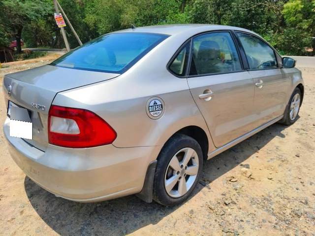 https://images10.gaadi.com/usedcar_image/4586096/original/processed_57f35489-82a6-4232-be41-a77c4fc85b39.jpg?imwidth=6401