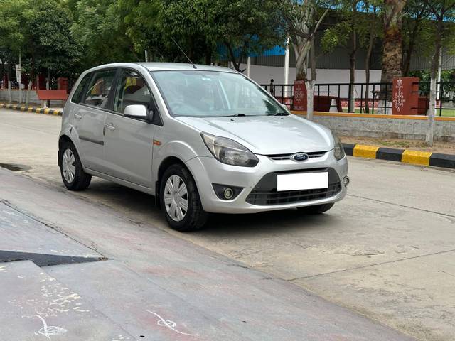 https://images10.gaadi.com/usedcar_image/4586098/original/processed_b2ee8ef63f5335a83b451b9fcc8a6b14.jpg?imwidth=6400