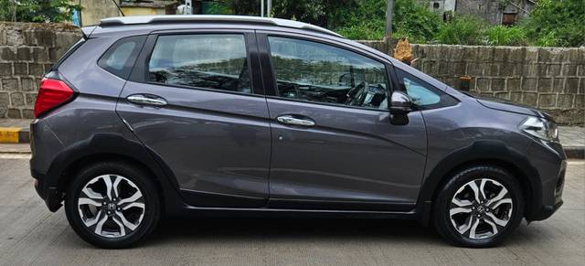 https://images10.gaadi.com/usedcar_image/4586109/original/368b4a1a1cabe5921e0dabba73a52374.jpg?imwidth=6401