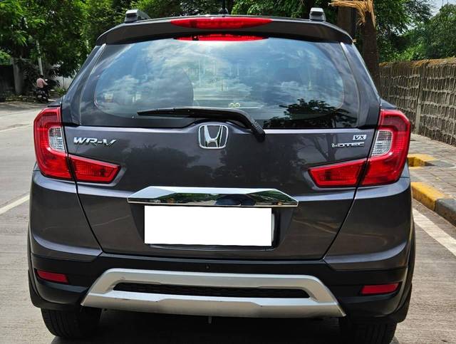 https://images10.gaadi.com/usedcar_image/4586109/original/processed_d8226d565a2c57c5e8cbab434d1f65eb.jpg?imwidth=6402