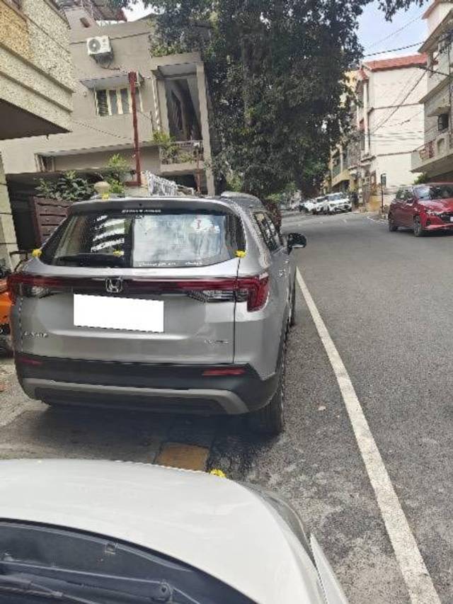 https://images10.gaadi.com/usedcar_image/4586115/original/processed_f8bcab96-5242-427b-9e3e-5bf96d1e9dbe.jpeg?imwidth=6401