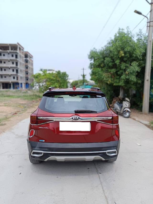 https://images10.gaadi.com/usedcar_image/4586122/original/processed_ec1bb996510b6f13d3dcdc7235ee269a.jpg?imwidth=6402
