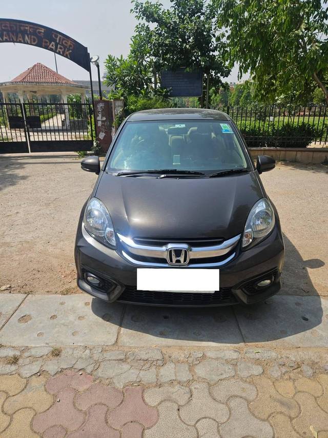 https://images10.gaadi.com/usedcar_image/4586131/original/processed_8b4c1079b9ccbb43ee524b8069e719d4.jpg?imwidth=6400