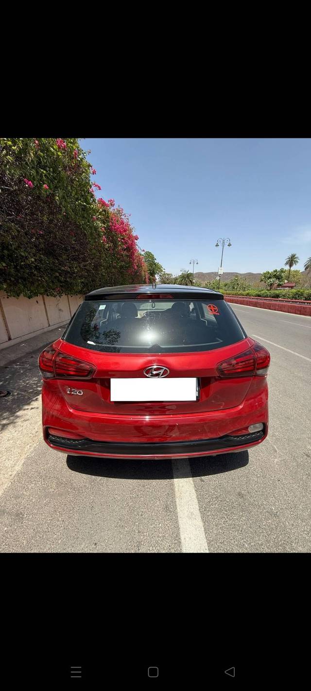 https://images10.gaadi.com/usedcar_image/4586134/original/processed_423df746deaa6fa07b6b1d45dbcec604.jpg?imwidth=6401