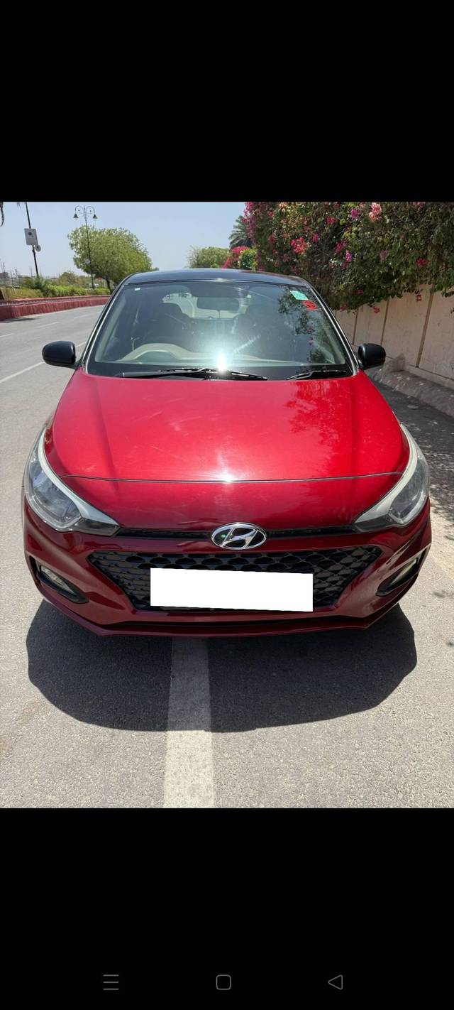 https://images10.gaadi.com/usedcar_image/4586134/original/processed_68a85e82484a7e5a7969b34dd3a8b88e.jpg?imwidth=6402