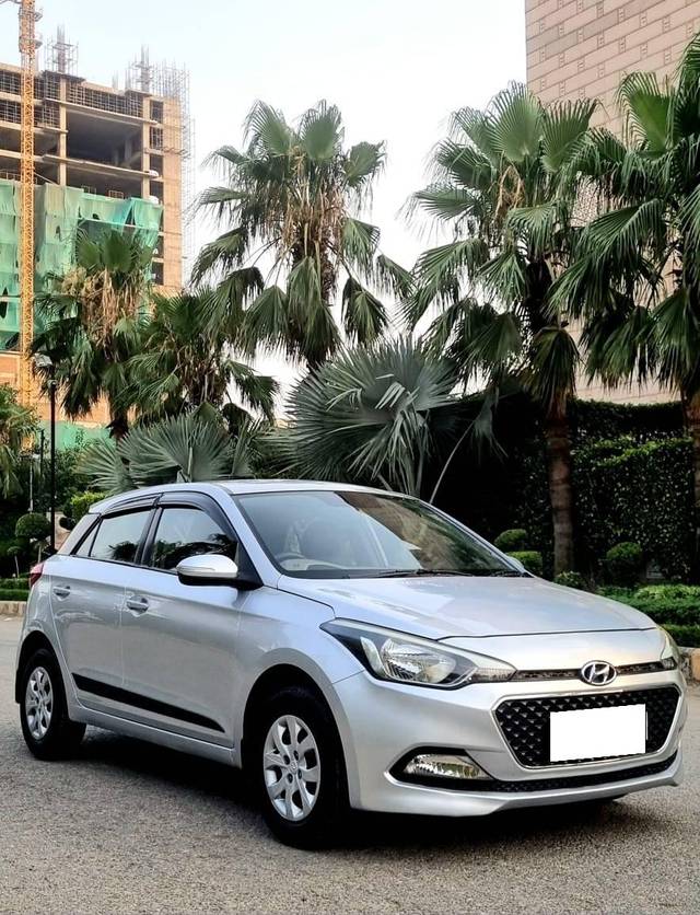https://images10.gaadi.com/usedcar_image/4586135/original/processed_2d351e1d50a20997d5356e8dbde0a835.jpg?imwidth=6400