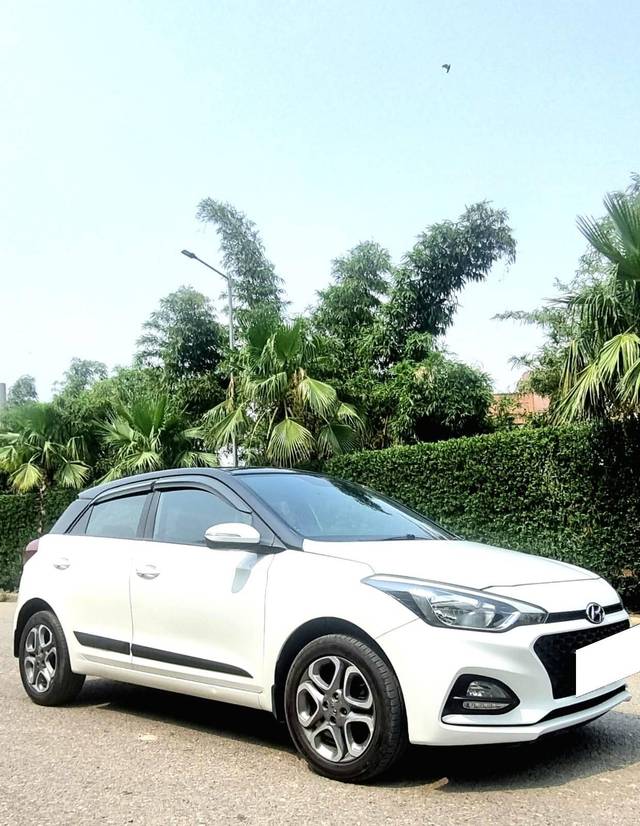 https://images10.gaadi.com/usedcar_image/4586141/original/processed_c459ecf1a7231565af466ca1781ddfe8.jpg?imwidth=6400