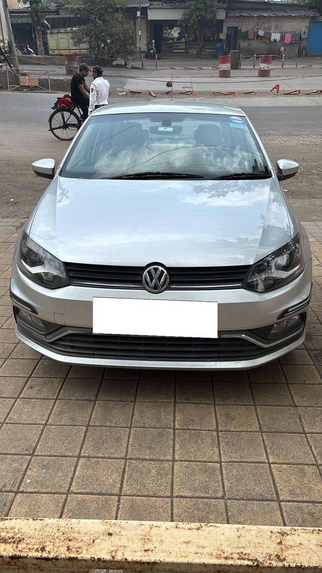 https://images10.gaadi.com/usedcar_image/4586168/original/processed_847a857c-aed5-4f82-97e5-a1afb86da155.jpg?imwidth=6400