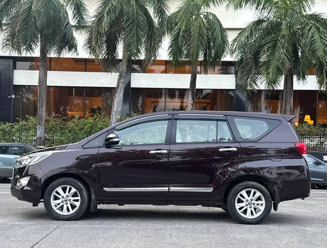 https://images10.gaadi.com/usedcar_image/4586178/original/ef41a62776f4c5ba9471385e8b9a071f.jpg?imwidth=6402