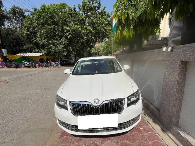https://images10.gaadi.com/usedcar_image/4586195/original/processed_002d3f31-d1a3-40aa-9a5d-8cdc60687bbc.jpg?imwidth=6400