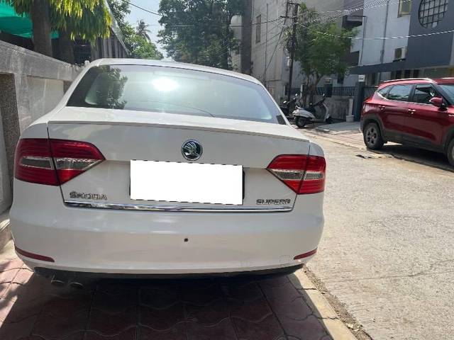 https://images10.gaadi.com/usedcar_image/4586195/original/processed_bff1f321-2101-4d80-82ee-ba2c4066996d.jpg?imwidth=6402