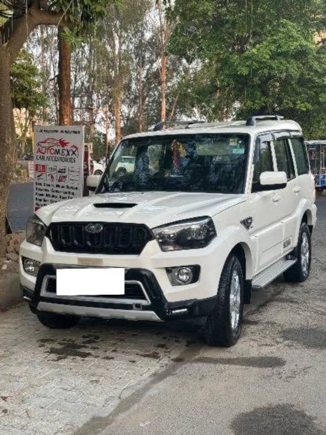 https://images10.gaadi.com/usedcar_image/4586196/original/processed_e1733490-3ea8-47fc-a365-5f0644571d77.jpeg?imwidth=6401