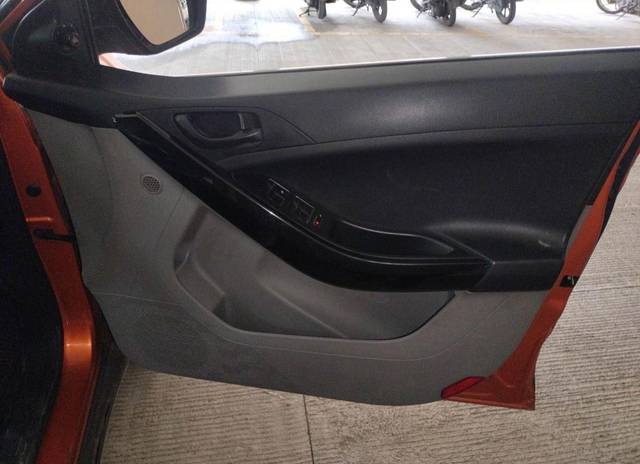 https://images10.gaadi.com/usedcar_image/4586226/original/c87a72e7528443ec394e7f4fe2f6b125.jpg?imwidth=6402