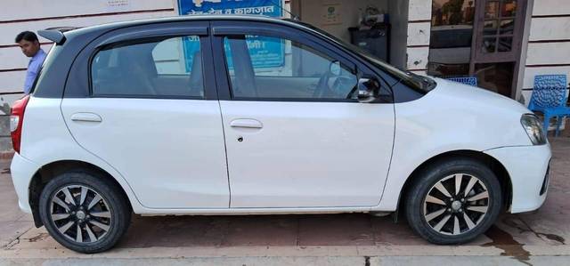 https://images10.gaadi.com/usedcar_image/4586233/original/processed_7627bac4dbf028a883982d0c9c088d3c.jpg?imwidth=6402