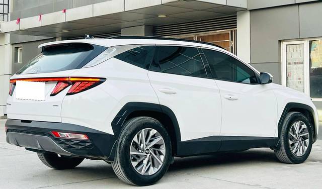 https://images10.gaadi.com/usedcar_image/4586267/original/processed_7e1de3d951db66ba31dd92bb99abe013.jpg?imwidth=6401