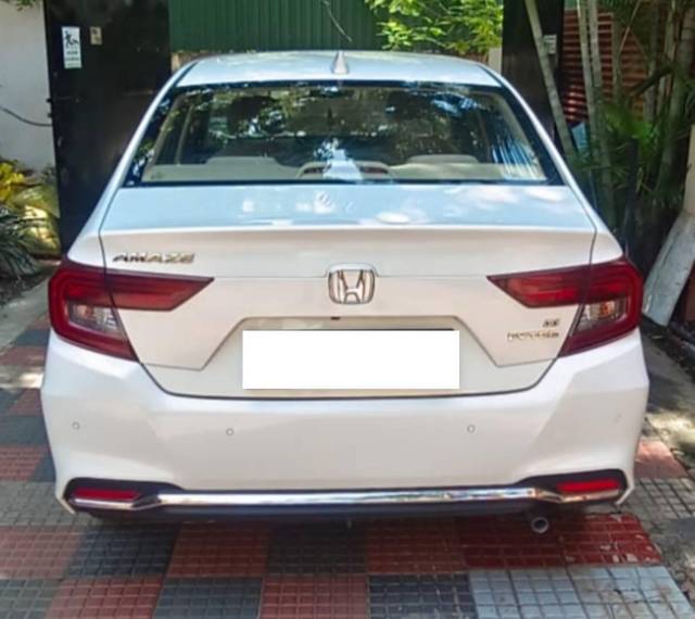 https://images10.gaadi.com/usedcar_image/4586288/original/processed_1c3117bfeb3939f61ef773932db877f6.jpg?imwidth=6401