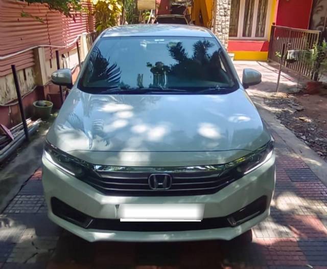 https://images10.gaadi.com/usedcar_image/4586288/original/processed_de99c0b350e1da8ea5c81a688580f025.jpg?imwidth=6402
