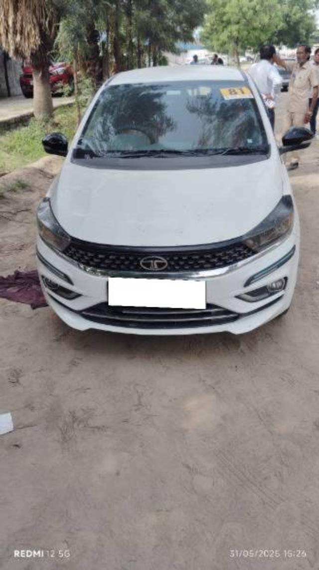 https://images10.gaadi.com/usedcar_image/4586294/original/processed_ef19cc77-8e26-4733-9d4f-17a591becb1a.jpg?imwidth=6400