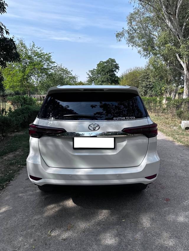 https://images10.gaadi.com/usedcar_image/4586295/original/processed_2a2cc445-fe43-420b-a5d9-4cfe4207b157.jpg?imwidth=6402