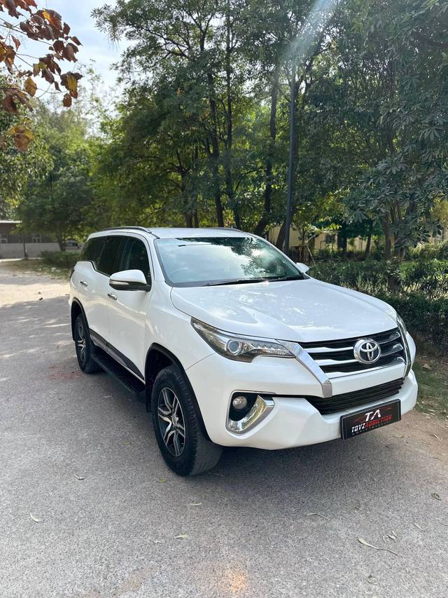 https://images10.gaadi.com/usedcar_image/4586295/original/processed_798e881c-2301-428a-8d09-08bb7eff00f0.jpg?imwidth=6400