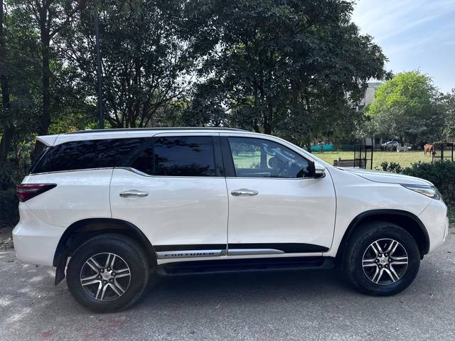 https://images10.gaadi.com/usedcar_image/4586295/original/processed_d80a7620-3004-47f9-b960-af3e633b65c2.jpg?imwidth=6401