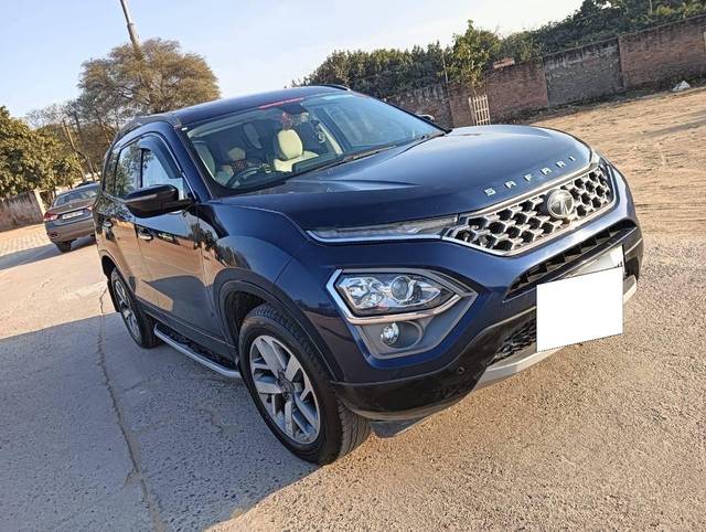 https://images10.gaadi.com/usedcar_image/4586304/original/processed_57dee076-2777-4599-9fa9-fb5a770b0321.jpg?imwidth=6400
