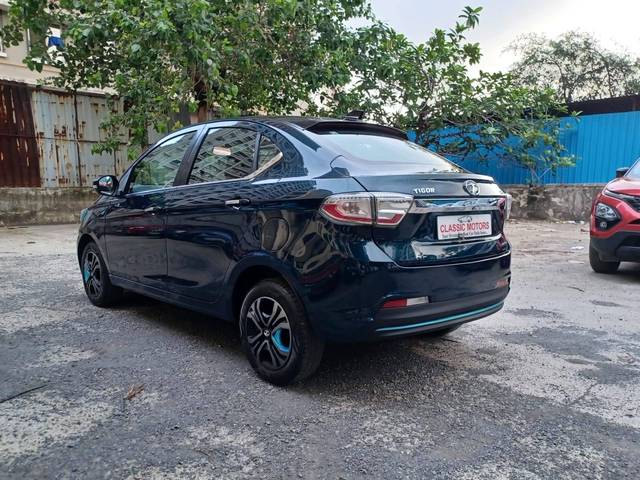 https://images10.gaadi.com/usedcar_image/4586372/original/processed_ae74559bc92789a62ae8d5278eb0250d.jpeg?imwidth=6402