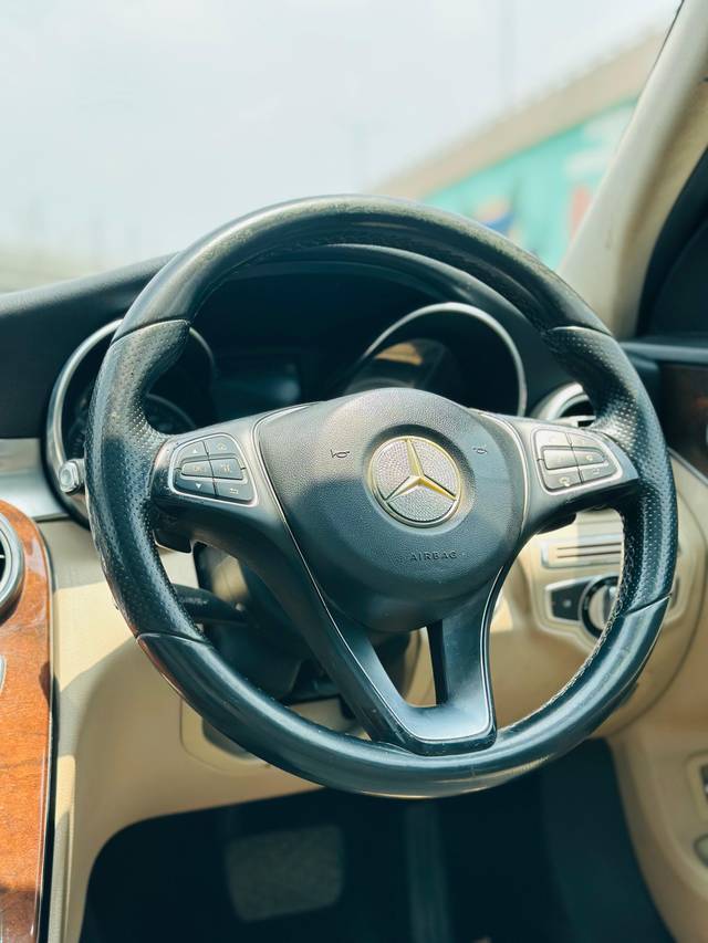https://images10.gaadi.com/usedcar_image/4586374/original/c8188ab43cc03101e94da1a77d21e85e.jpg?imwidth=6402