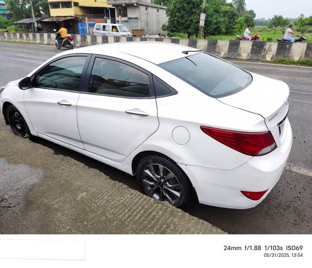 https://images10.gaadi.com/usedcar_image/4586388/original/processed_6e9e50a48e74f9630c4f0e75ebcd7e89.jpg?imwidth=6402