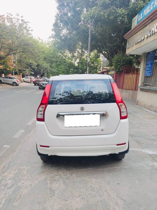 https://images10.gaadi.com/usedcar_image/4586392/original/processed_73dff64ddf4cf68bc84d48ec47fb8a0c.jpg?imwidth=6401