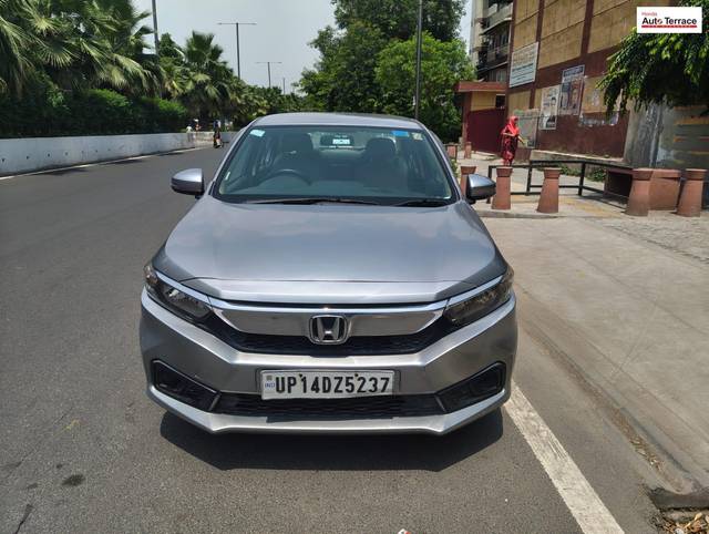 https://images10.gaadi.com/usedcar_image/4586402/original/f7a73b896c9063c2bf0d5fd94a6873d4.jpg?imwidth=6400