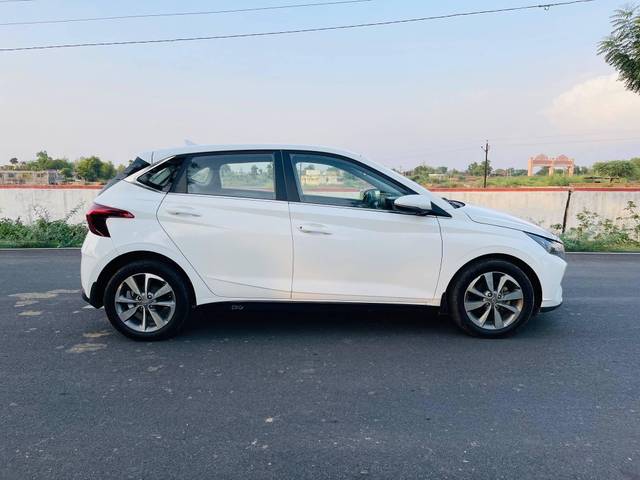 https://images10.gaadi.com/usedcar_image/4586406/original/processed_17c9de6d-9d17-423c-b544-209e1272e6d0.jpg?imwidth=6401