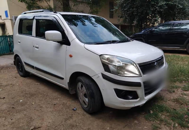 https://images10.gaadi.com/usedcar_image/4586414/original/a8961a8e-0bd9-41f1-9a9a-7b6638d4179b.?imwidth=6400
