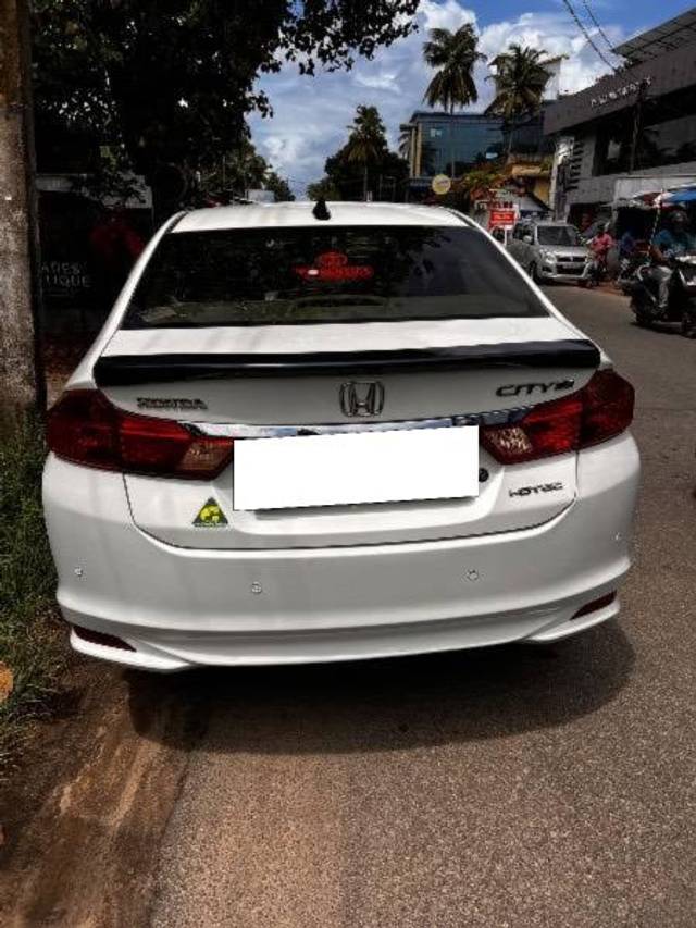 https://images10.gaadi.com/usedcar_image/4586415/original/processed_695c81eb-79bb-4828-942c-76442644c5e9.jpeg?imwidth=6402