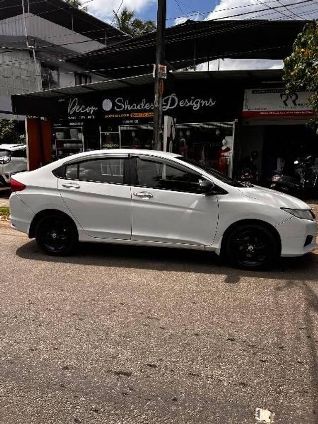 https://images10.gaadi.com/usedcar_image/4586415/original/processed_dd6ef731-9dcf-4ad8-980e-04f999601d74.jpeg?imwidth=6401