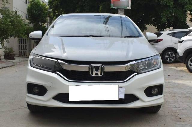 https://images10.gaadi.com/usedcar_image/4586420/original/processed_b3bed21136377c35b3d7ad5f6a76f0de.jpg?imwidth=6401