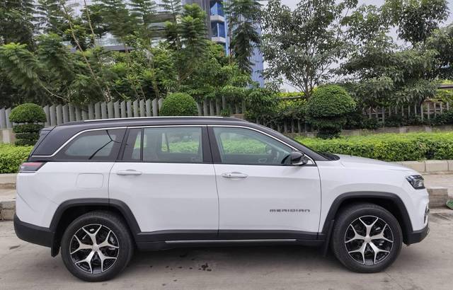 https://images10.gaadi.com/usedcar_image/4586475/original/processed_64516bcbeee343e1de4166b1a190a44a.jpeg?imwidth=6401