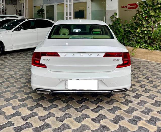 https://images10.gaadi.com/usedcar_image/4586487/original/processed_5c3be05244fbfefd937f1689d2332316.jpg?imwidth=6401
