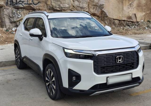https://images10.gaadi.com/usedcar_image/4586494/original/processed_fded69a9bab48633c637550c2e6a1353.jpeg?imwidth=6400