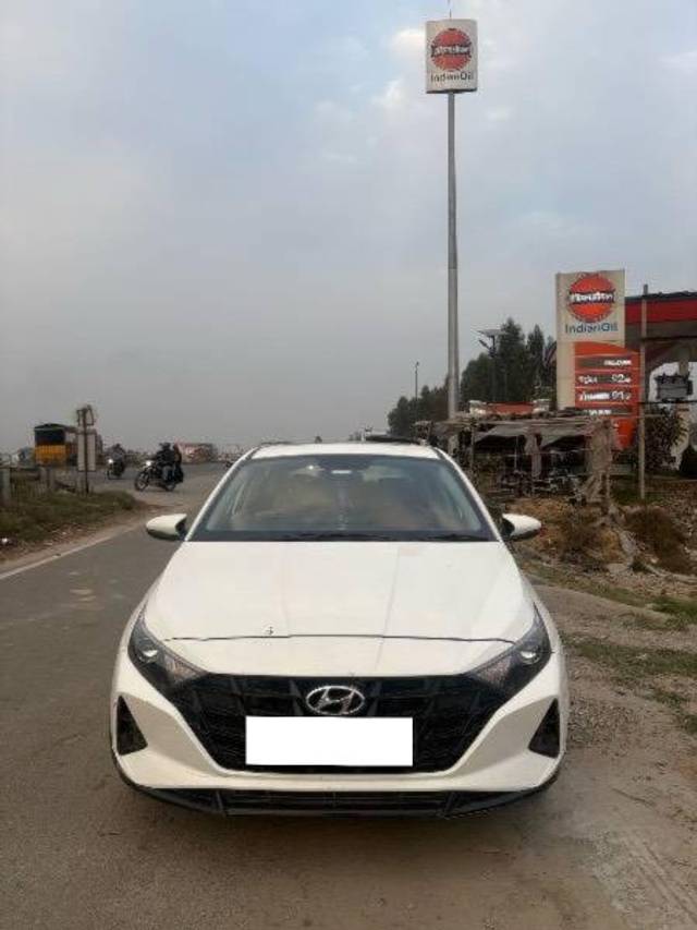 https://images10.gaadi.com/usedcar_image/4586502/original/processed_47d2c8d7-da03-4366-bd06-b320aaa500a0.jpeg?imwidth=6401